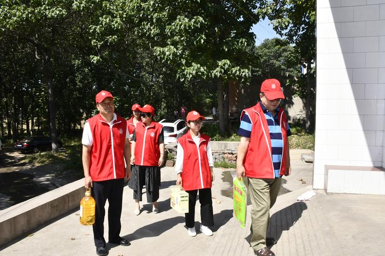 郑州铁路运输检察院组织开展“浓情端午 志愿二七”志愿服务活动